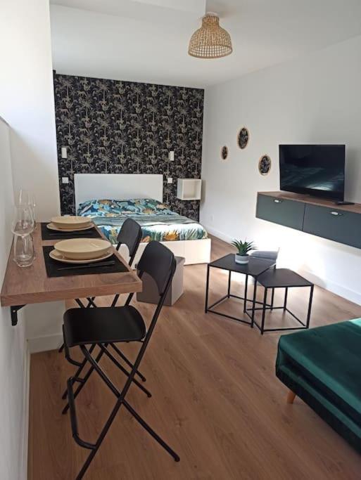 Superbe Appt Avec Cour Et Parking Gratuit A 5Min De La Cite Medievale Carcassonne Bagian luar foto