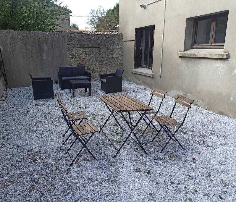 Superbe Appt Avec Cour Et Parking Gratuit A 5Min De La Cite Medievale Carcassonne Bagian luar foto